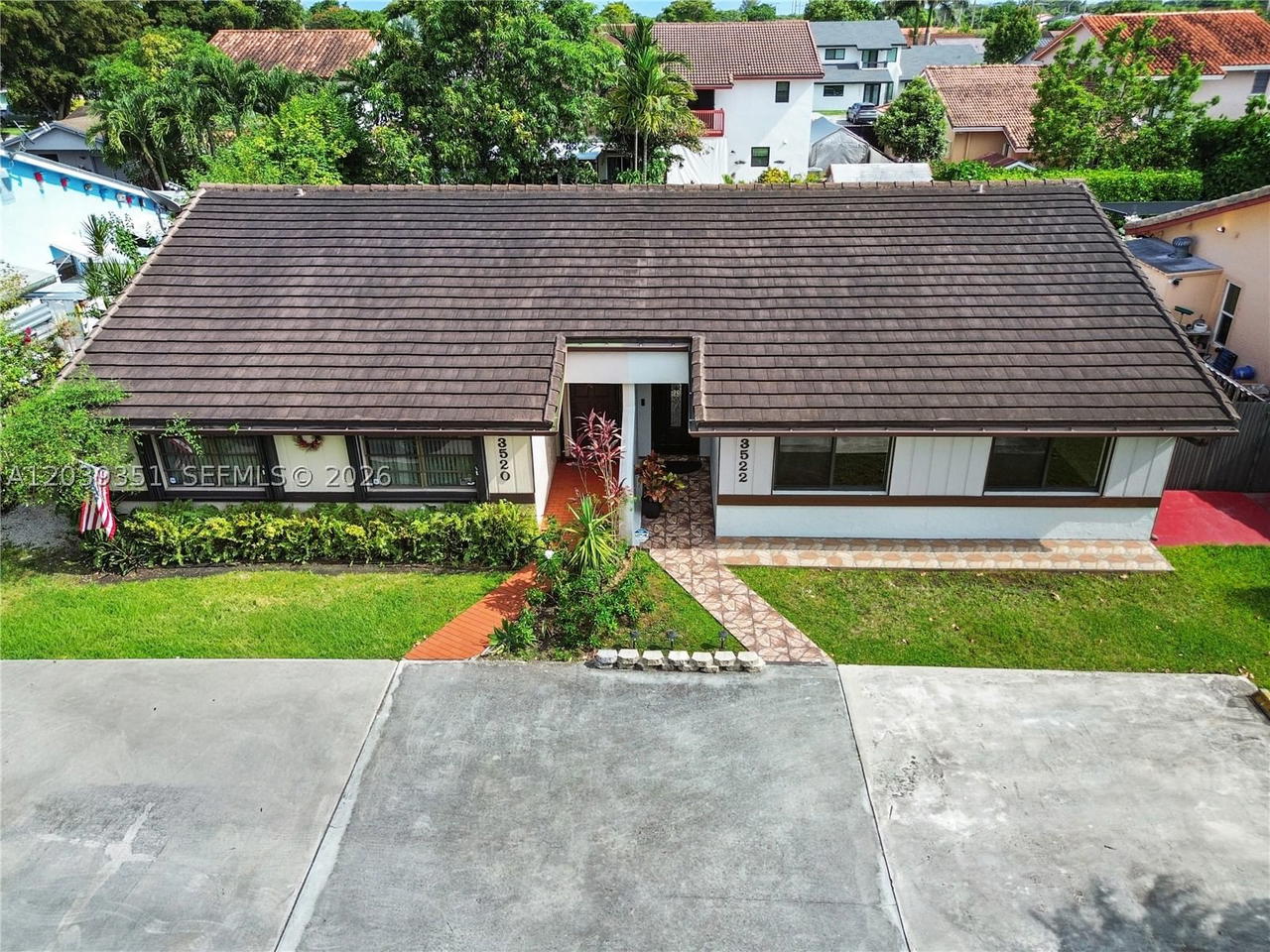 Real estate property located at 13522 62nd St H-W, Miami-dade, Arborgate Kendall Lk E Co, Miami, FL