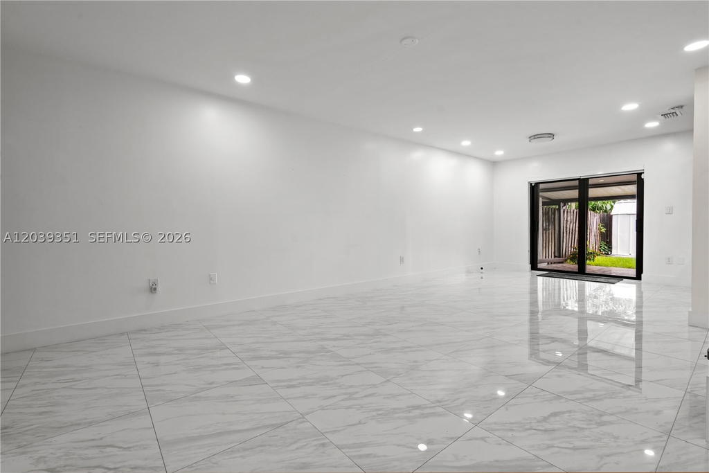 Real estate property located at 13522 62nd St H-W, Miami-dade, Arborgate Kendall Lk E Co, Miami, FL