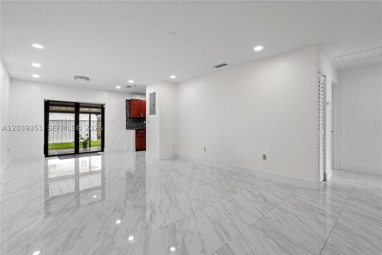 Real estate property located at 13522 62nd St H-W, Miami-dade, Arborgate Kendall Lk E Co, Miami, FL