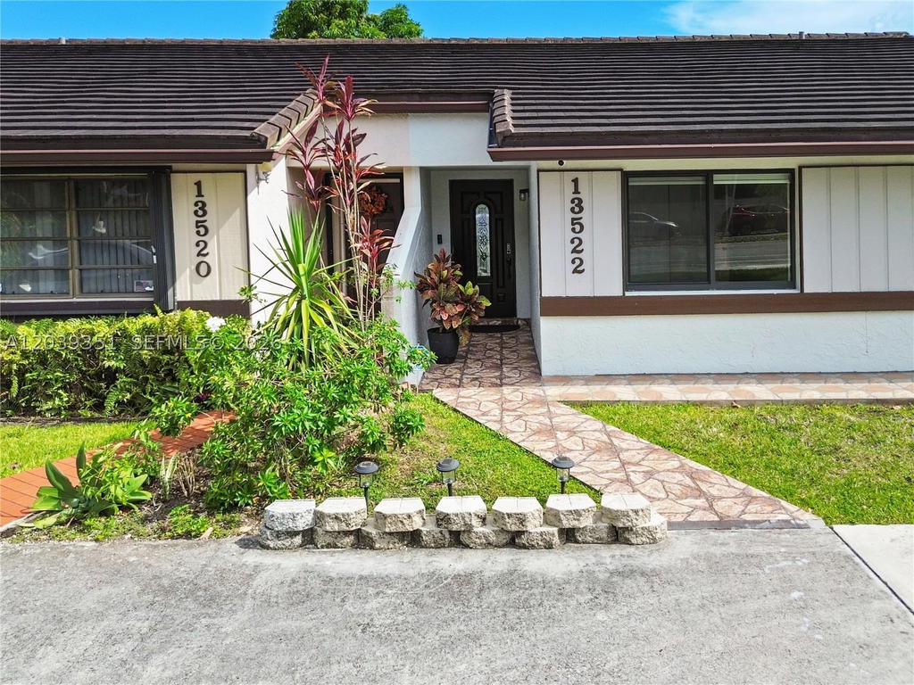 Real estate property located at 13522 62nd St H-W, Miami-dade, Arborgate Kendall Lk E Co, Miami, FL