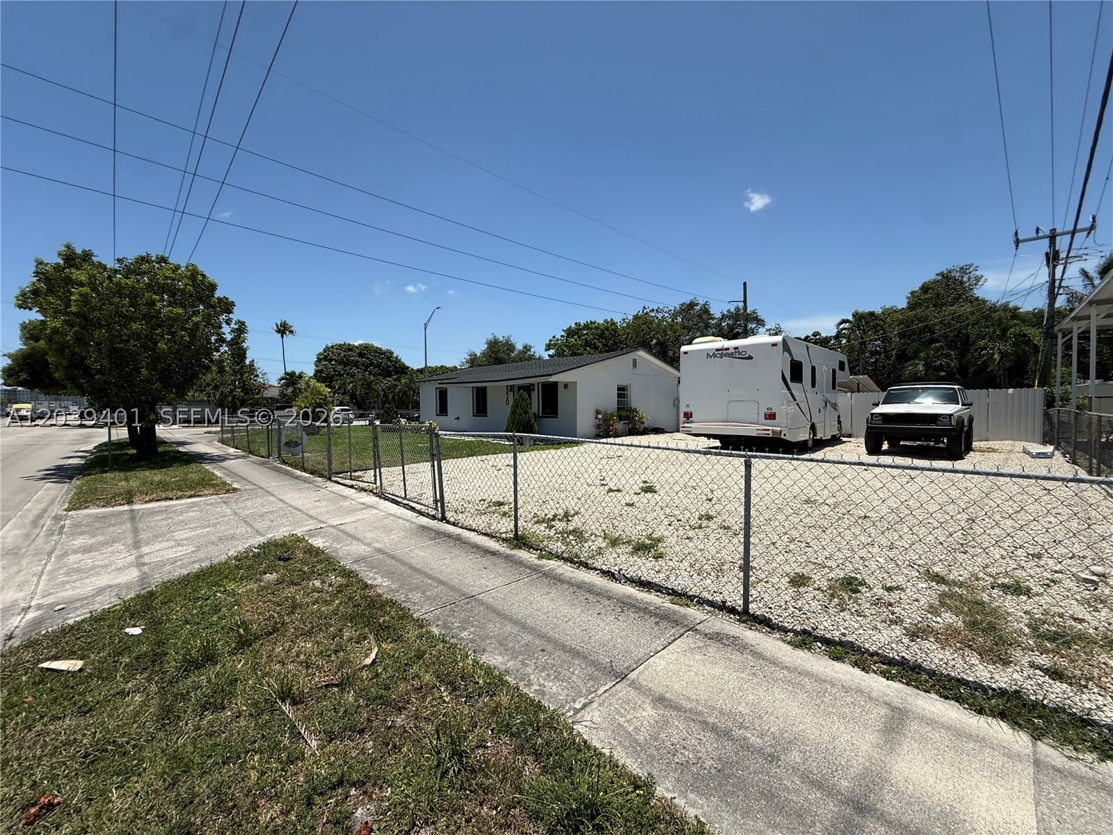 Real estate property located at 3320 10th Ave, Miami-dade, Linden Gardens, Hialeah, FL