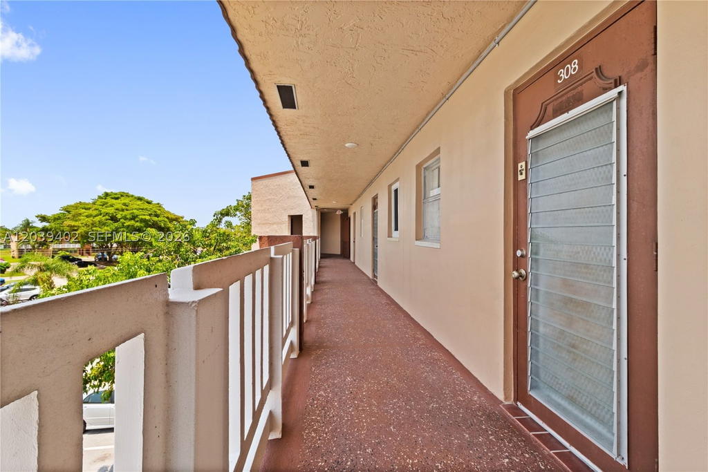 Real estate property located at 9281 Sunrise Lakes Blvd #308, Broward, Sunrise Lakes 96 Condo, Sunrise, FL