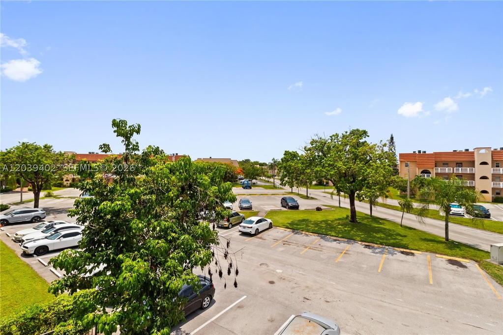 Real estate property located at 9281 Sunrise Lakes Blvd #308, Broward, Sunrise Lakes 96 Condo, Sunrise, FL