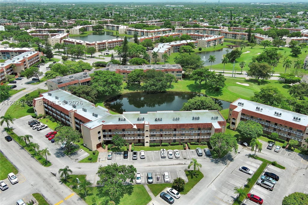 Real estate property located at 9281 Sunrise Lakes Blvd #308, Broward, Sunrise Lakes 96 Condo, Sunrise, FL