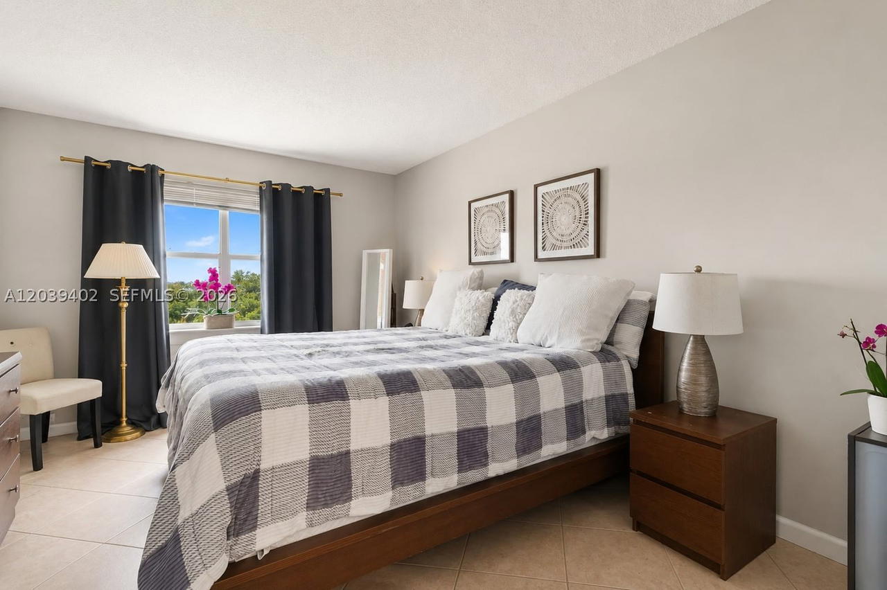 Real estate property located at 9281 Sunrise Lakes Blvd #308, Broward, Sunrise Lakes 96 Condo, Sunrise, FL