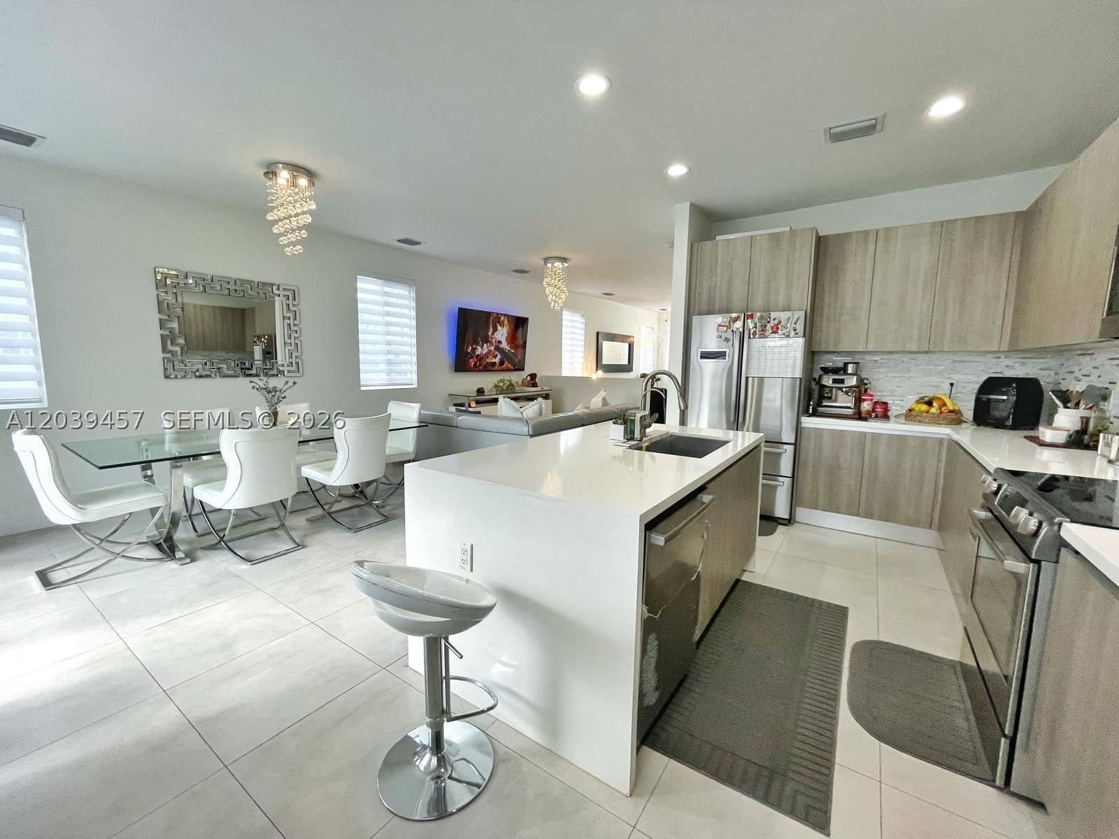 Real estate property located at 7243 103rd Path, Miami-dade, Doral Palms North, Doral, FL