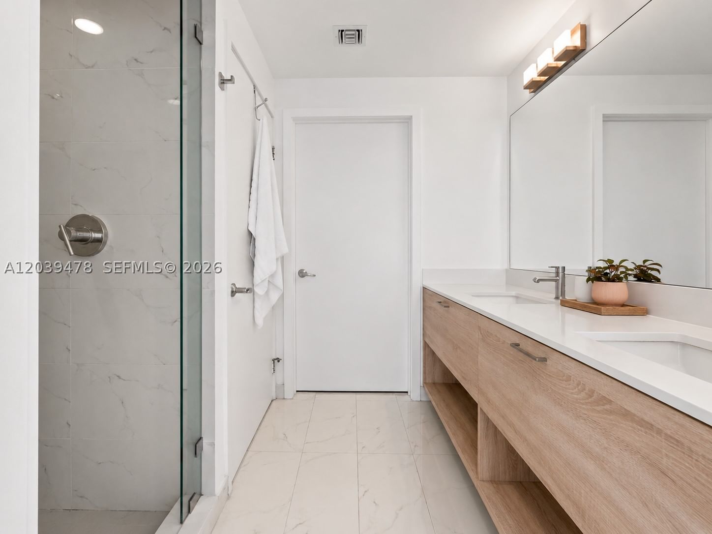 Real estate property located at 16385 Biscayne Blvd #1117, Miami-dade, The Harbour South Condo, North Miami Beach, FL