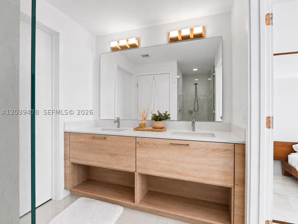 Real estate property located at 16385 Biscayne Blvd #1117, Miami-dade, The Harbour South Condo, North Miami Beach, FL