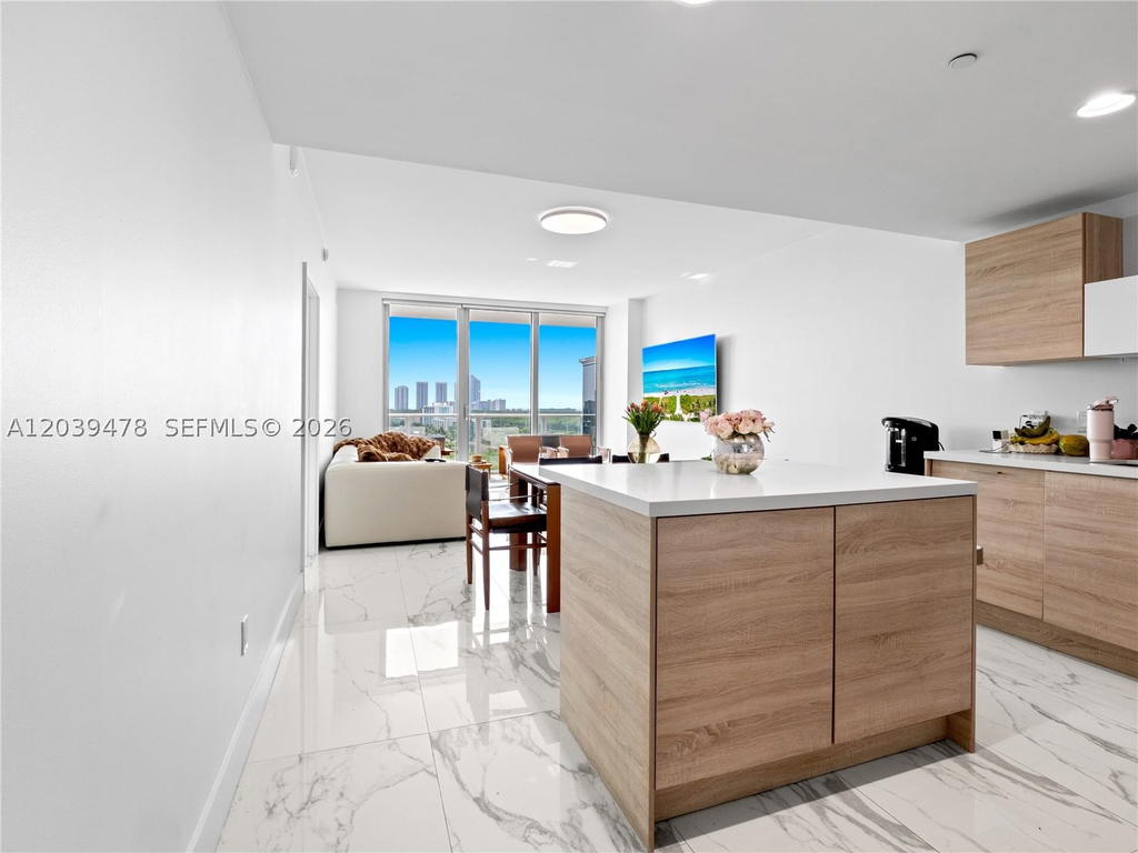 Real estate property located at 16385 Biscayne Blvd #1117, Miami-dade, The Harbour South Condo, North Miami Beach, FL