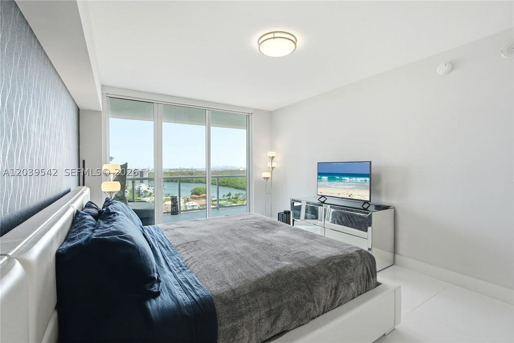 Real estate property located at 400 Sunny Isles Blvd #1817, Miami-dade, 400 Sunny Isles Condo Eas, Sunny Isles Beach, FL