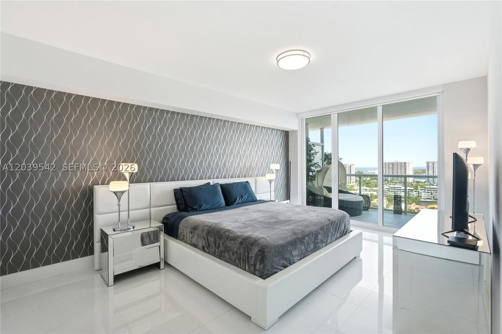 Real estate property located at 400 Sunny Isles Blvd #1817, Miami-dade, 400 Sunny Isles Condo Eas, Sunny Isles Beach, FL