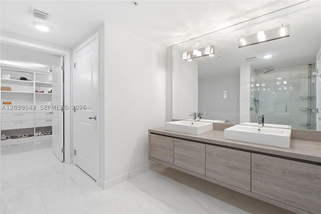 Real estate property located at 400 Sunny Isles Blvd #1817, Miami-dade, 400 Sunny Isles Condo Eas, Sunny Isles Beach, FL