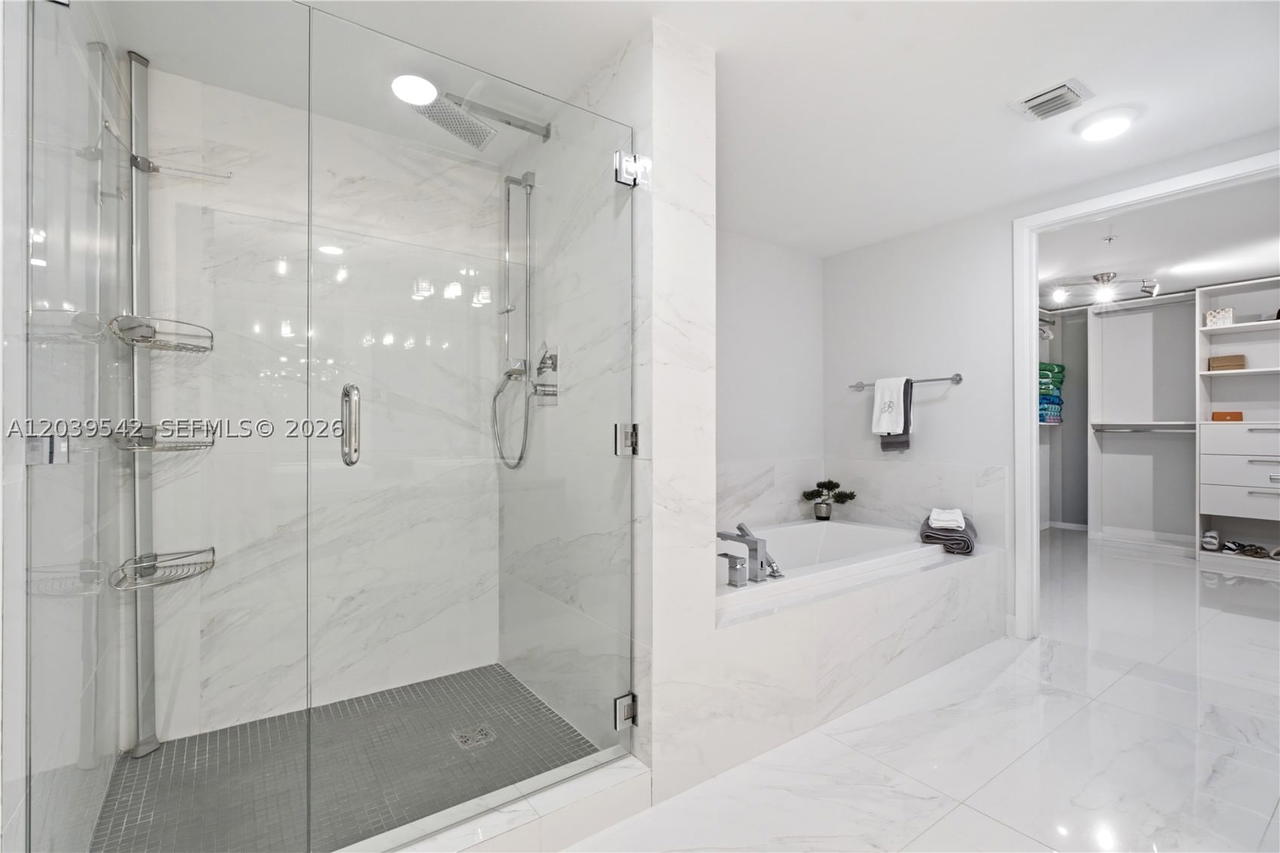 Real estate property located at 400 Sunny Isles Blvd #1817, Miami-dade, 400 Sunny Isles Condo Eas, Sunny Isles Beach, FL