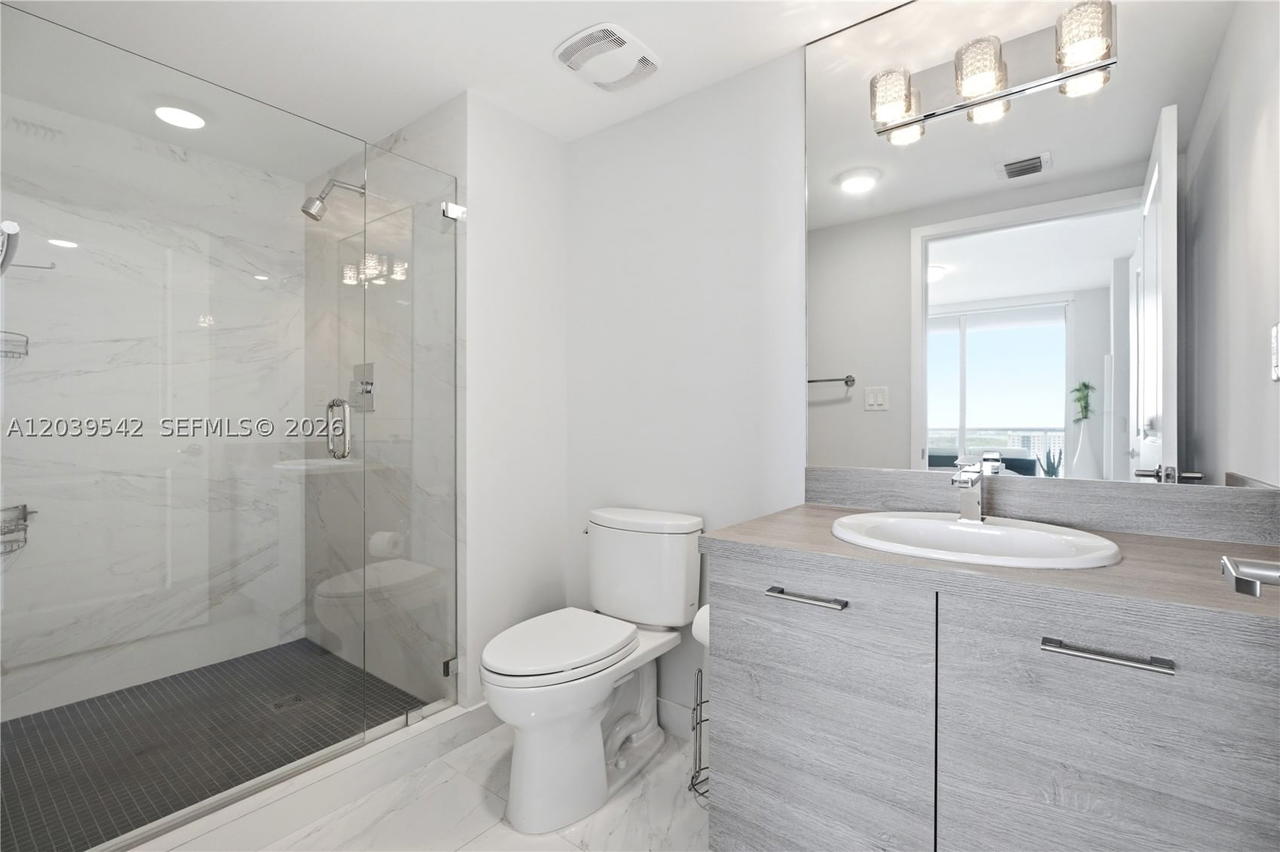 Real estate property located at 400 Sunny Isles Blvd #1817, Miami-dade, 400 Sunny Isles Condo Eas, Sunny Isles Beach, FL