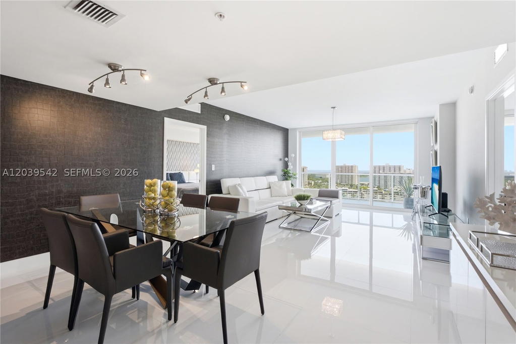 Real estate property located at 400 Sunny Isles Blvd #1817, Miami-dade, 400 Sunny Isles Condo Eas, Sunny Isles Beach, FL