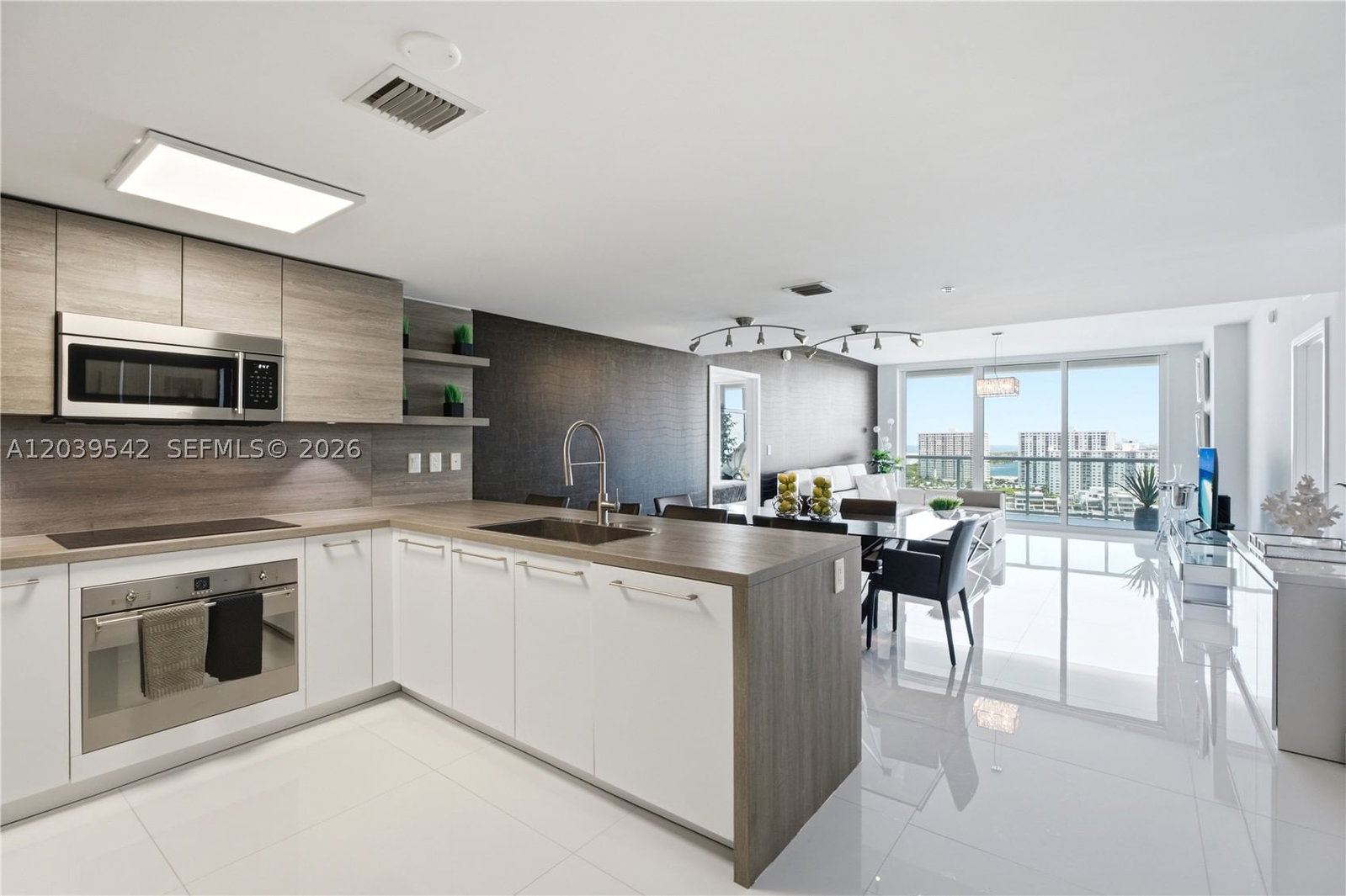 Real estate property located at 400 Sunny Isles Blvd #1817, Miami-dade, 400 Sunny Isles Condo Eas, Sunny Isles Beach, FL