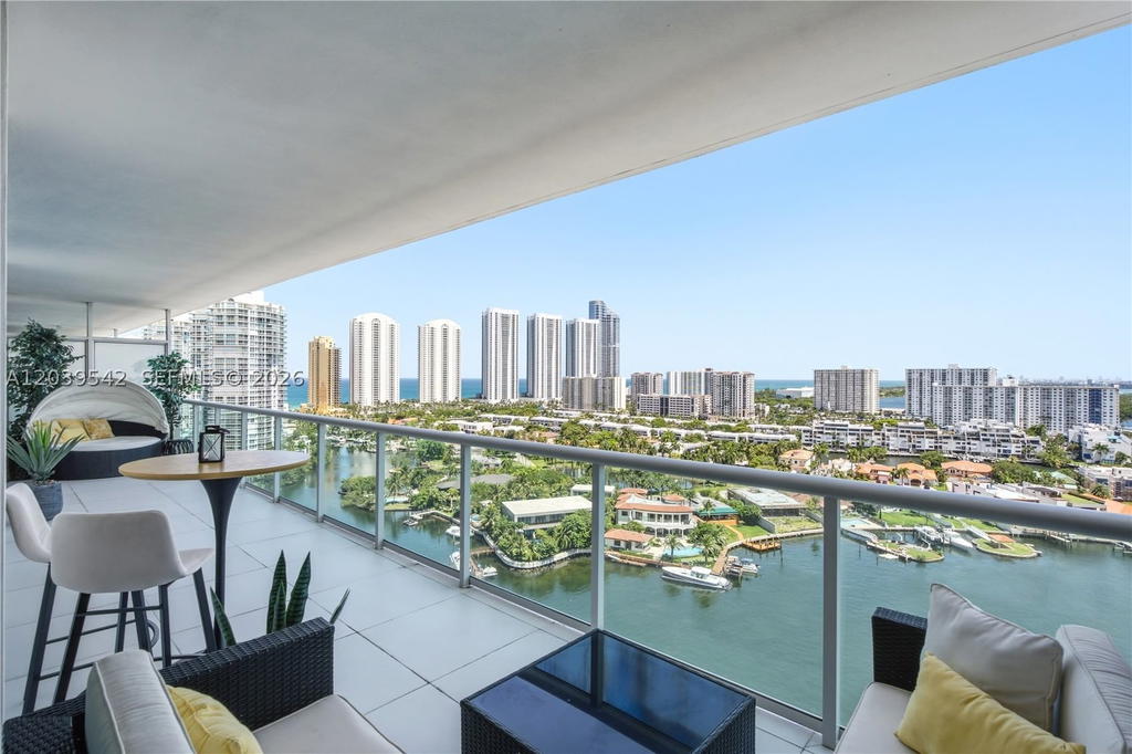 Real estate property located at 400 Sunny Isles Blvd #1817, Miami-dade, 400 Sunny Isles Condo Eas, Sunny Isles Beach, FL