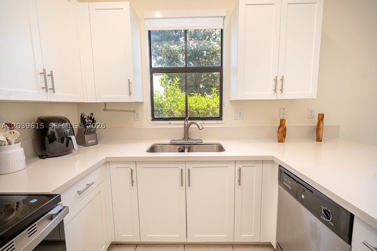 Real estate property located at 11064 33rd Way, Miami-dade, Aquabella North Replat, Hialeah, FL