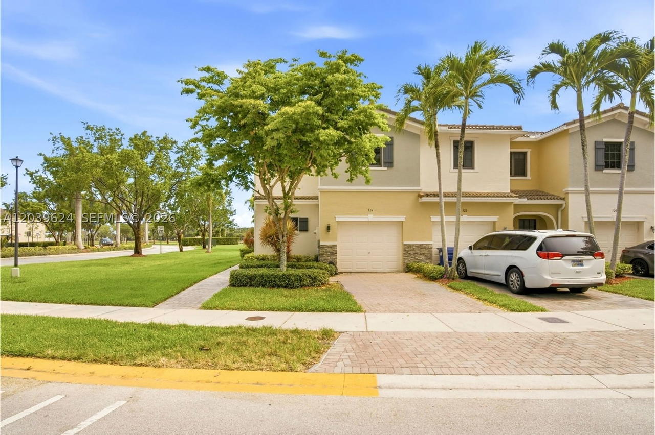 Real estate property located at 324 194th Ln, Miami-dade, Champion Lakes, Miami, FL