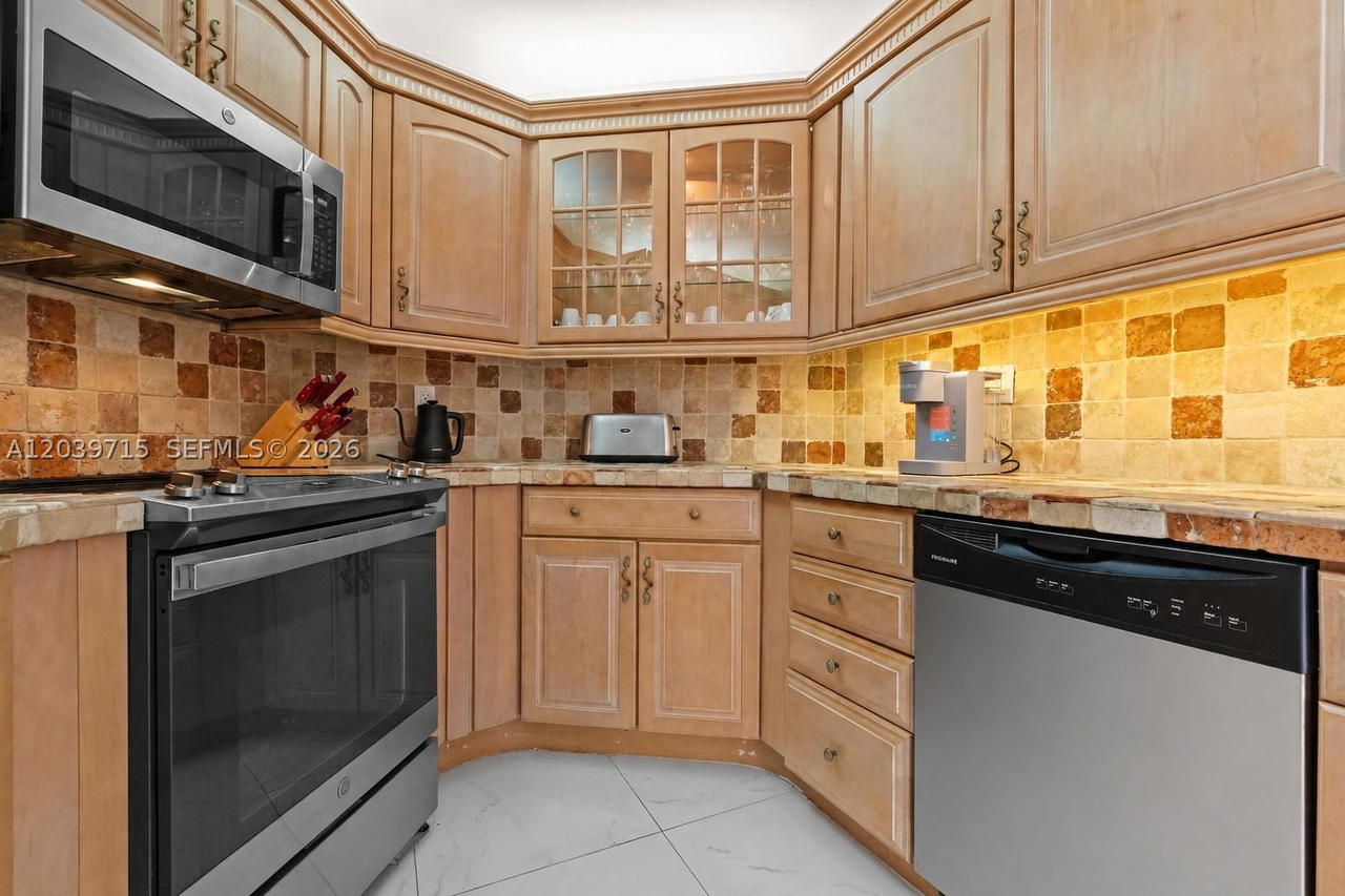 Real estate property located at 3725 Ocean Dr #1410, Broward, Sea Air Towers Condo, Hollywood, FL
