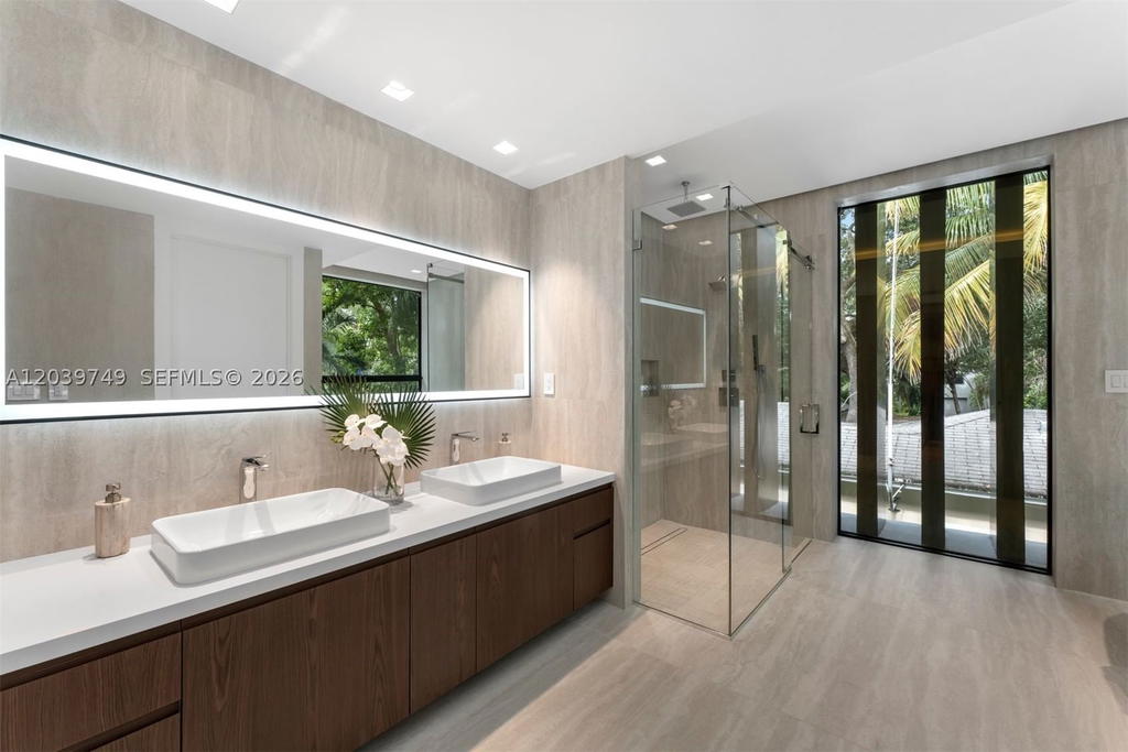 Real estate property located at 3579 Avocado Ave, Miami-dade, Coco Gve Pk 2 Amd, Miami, FL