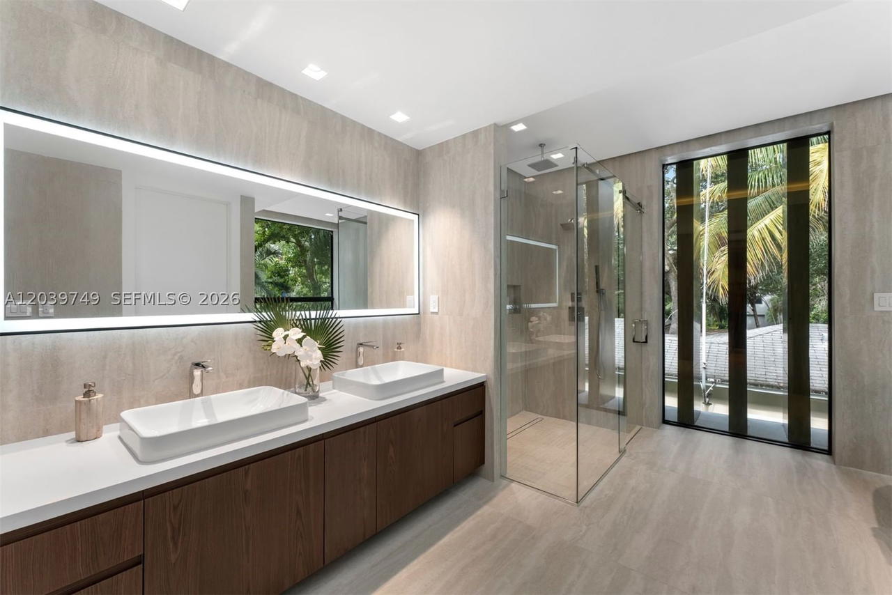 Real estate property located at 3579 Avocado Ave, Miami-dade, Coco Gve Pk 2 Amd, Miami, FL