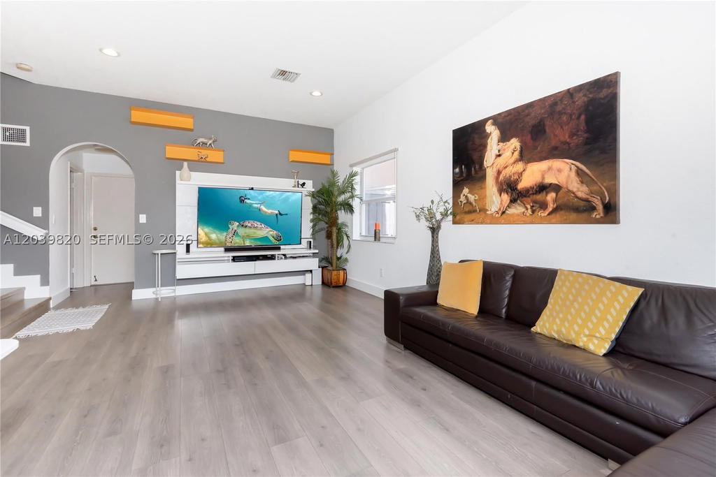 Real estate property located at 5853 111th Ave, Miami-dade, Doral Isles-antilles, Doral, FL