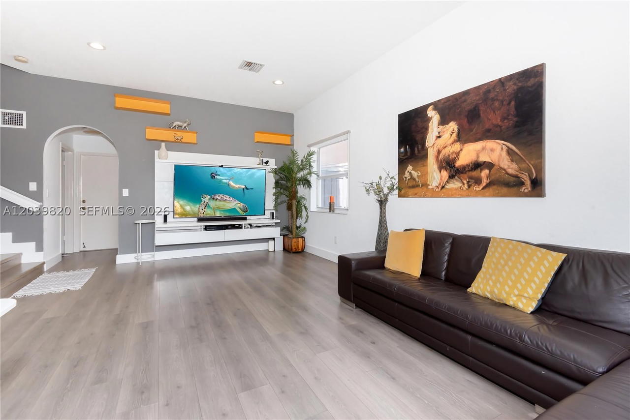 Real estate property located at 5853 111th Ave, Miami-dade, Doral Isles-antilles, Doral, FL