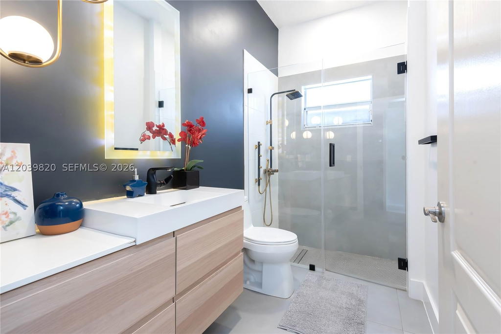 Real estate property located at 5853 111th Ave, Miami-dade, Doral Isles-antilles, Doral, FL