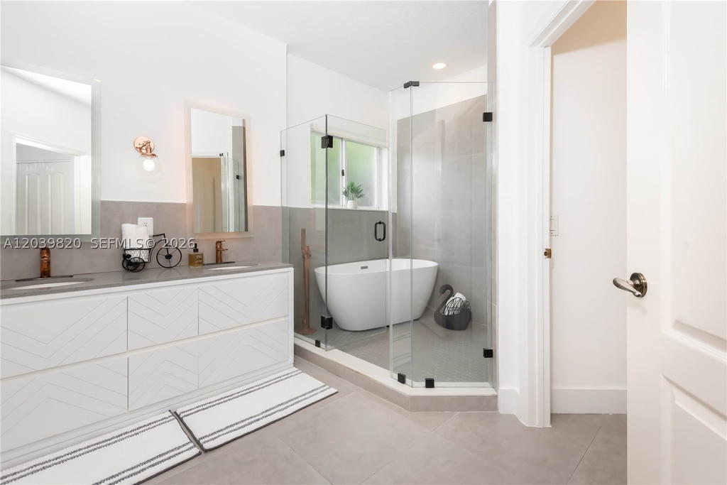 Real estate property located at 5853 111th Ave, Miami-dade, Doral Isles-antilles, Doral, FL