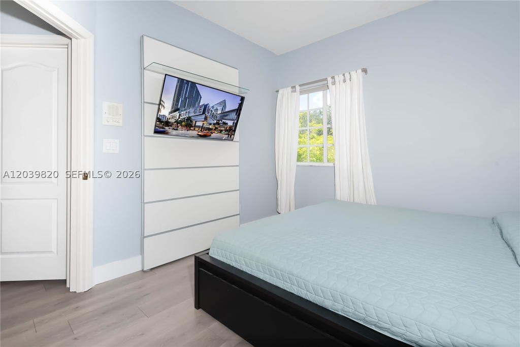 Real estate property located at 5853 111th Ave, Miami-dade, Doral Isles-antilles, Doral, FL