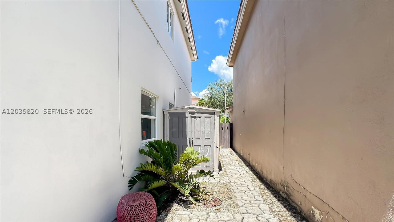 Real estate property located at 5853 111th Ave, Miami-dade, Doral Isles-antilles, Doral, FL