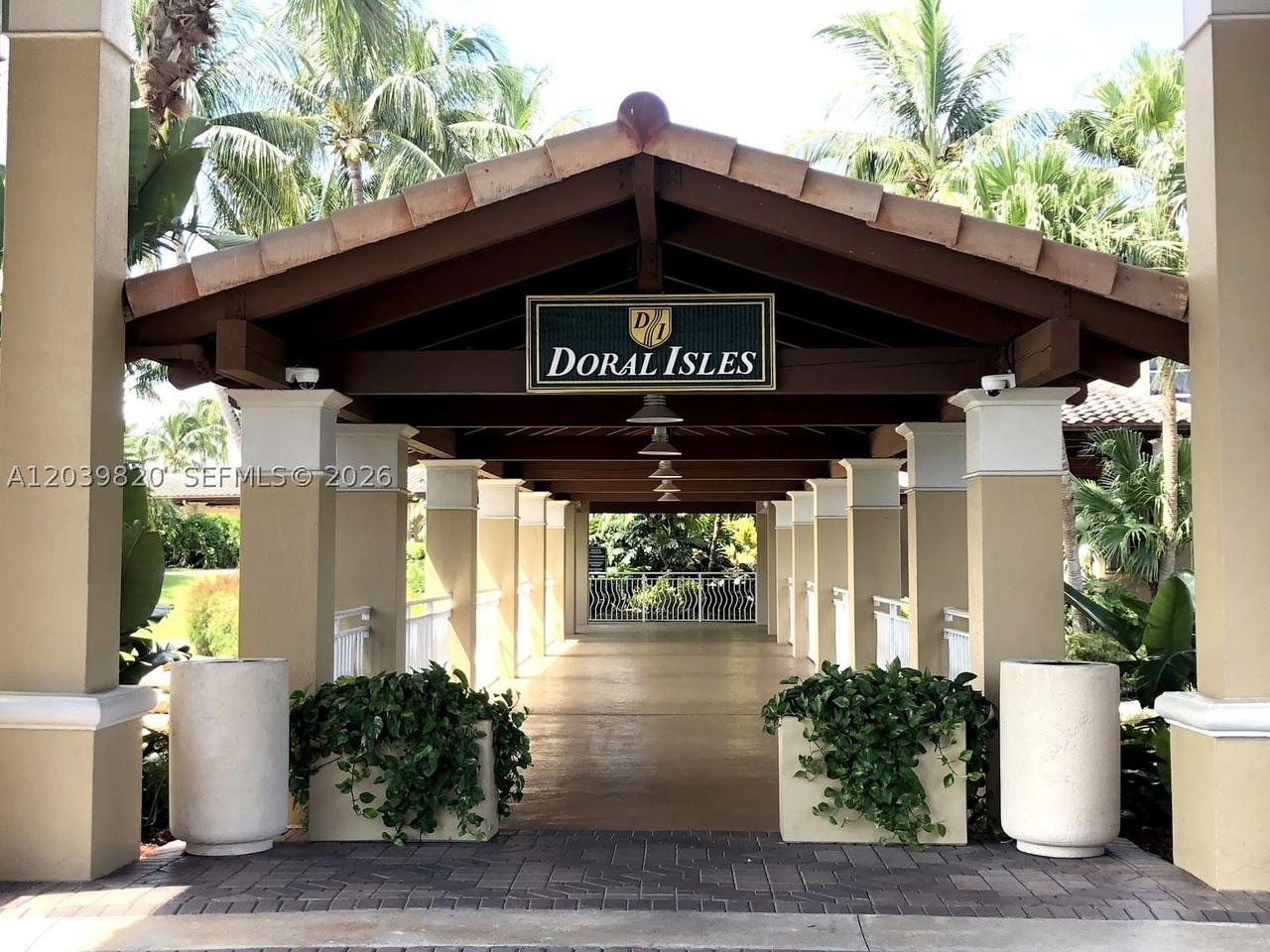 Real estate property located at 5853 111th Ave, Miami-dade, Doral Isles-antilles, Doral, FL