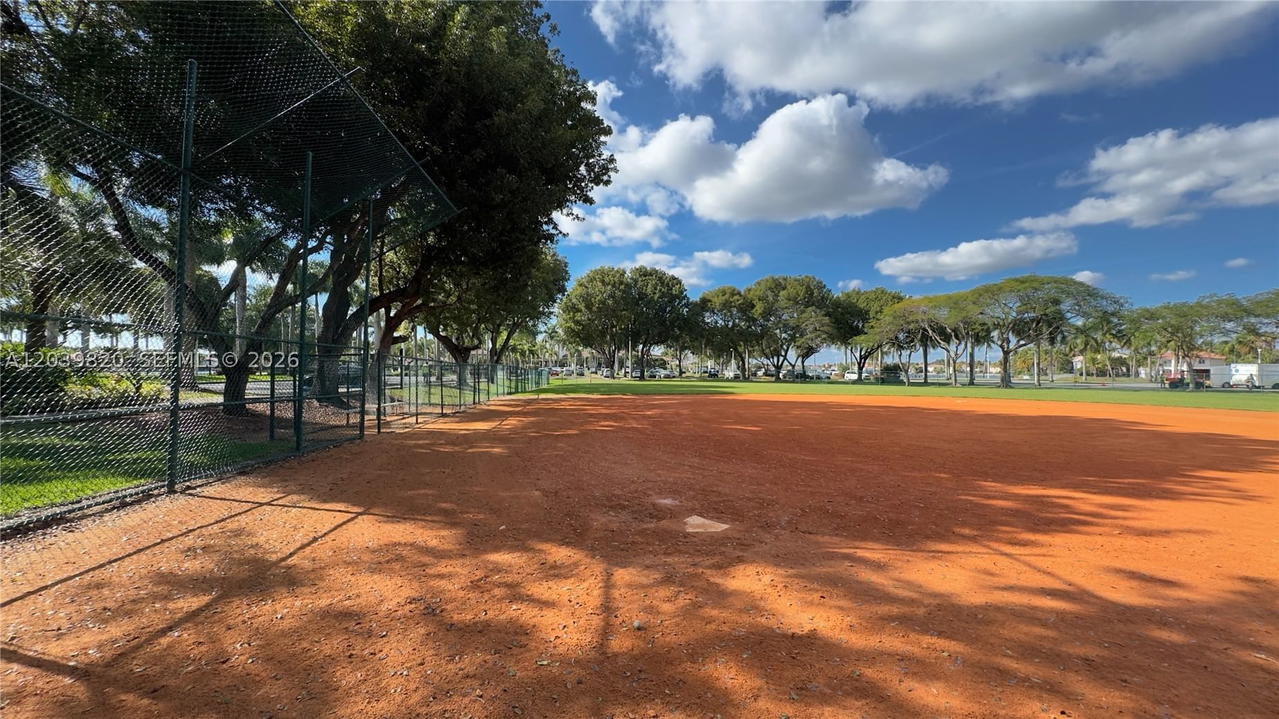 Real estate property located at 5853 111th Ave, Miami-dade, Doral Isles-antilles, Doral, FL