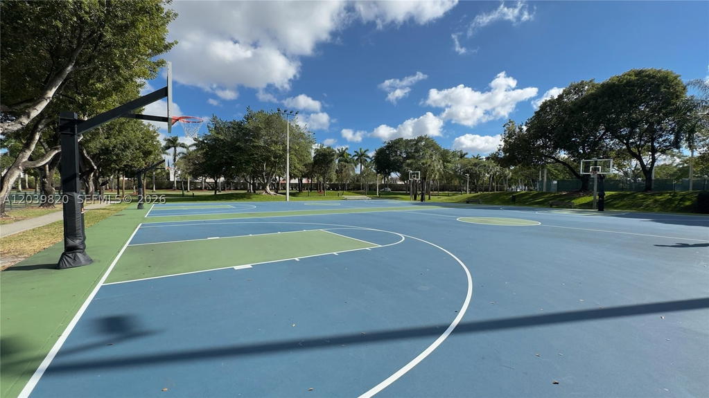 Real estate property located at 5853 111th Ave, Miami-dade, Doral Isles-antilles, Doral, FL