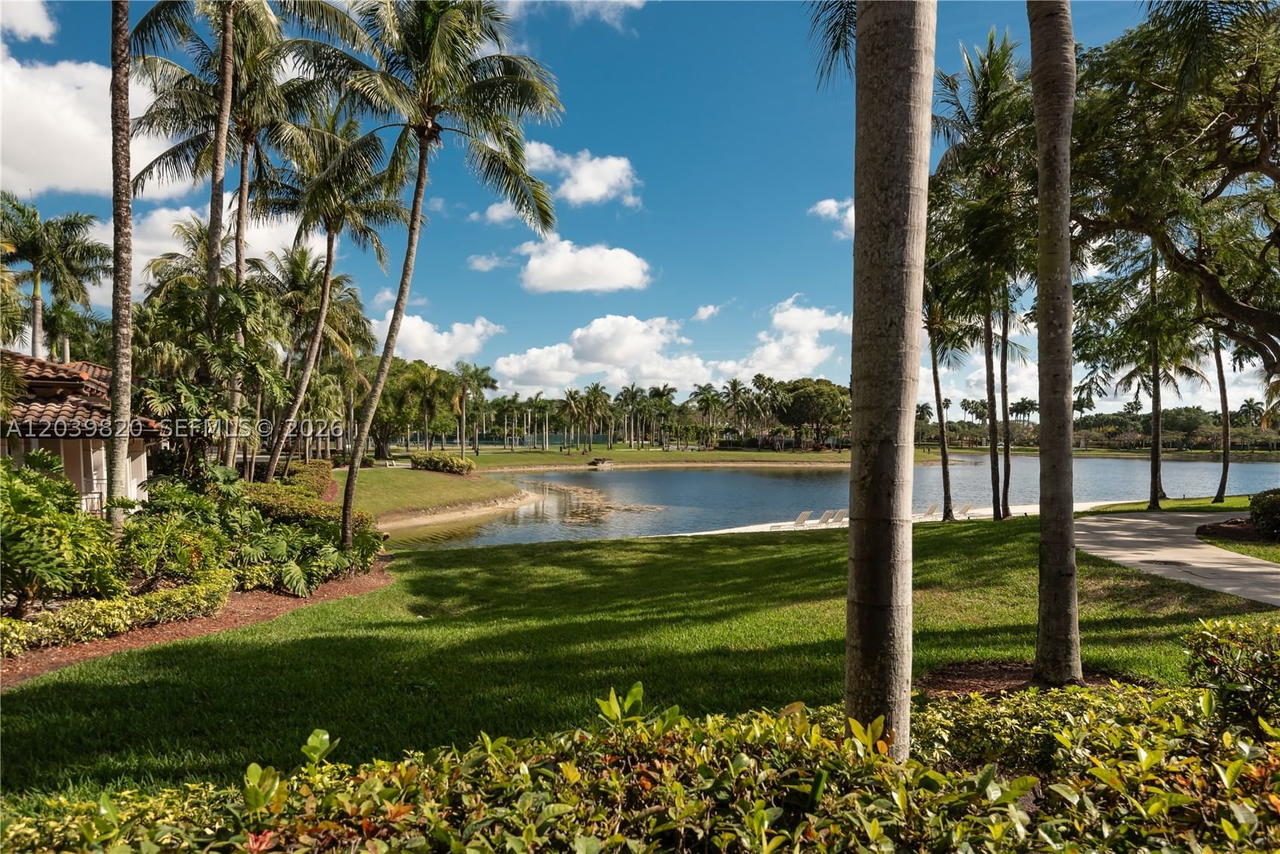 Real estate property located at 5853 111th Ave, Miami-dade, Doral Isles-antilles, Doral, FL