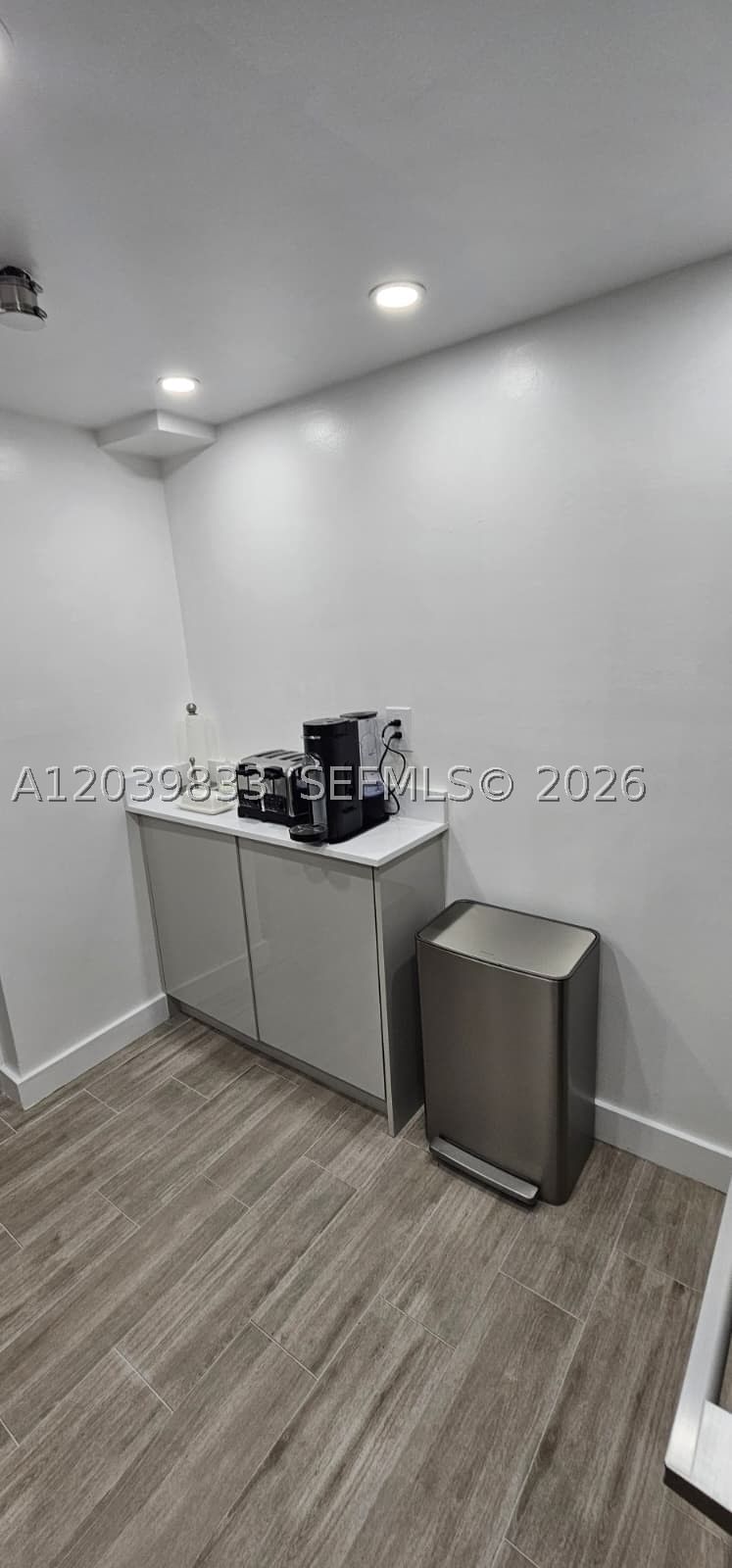 Real estate property located at 17600 Bay Rd N906, Miami-dade, Fairview House Condo, Sunny Isles Beach, FL