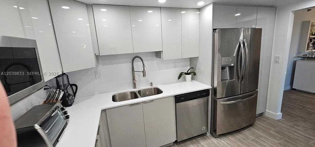 Real estate property located at 17600 Bay Rd N906, Miami-dade, Fairview House Condo, Sunny Isles Beach, FL