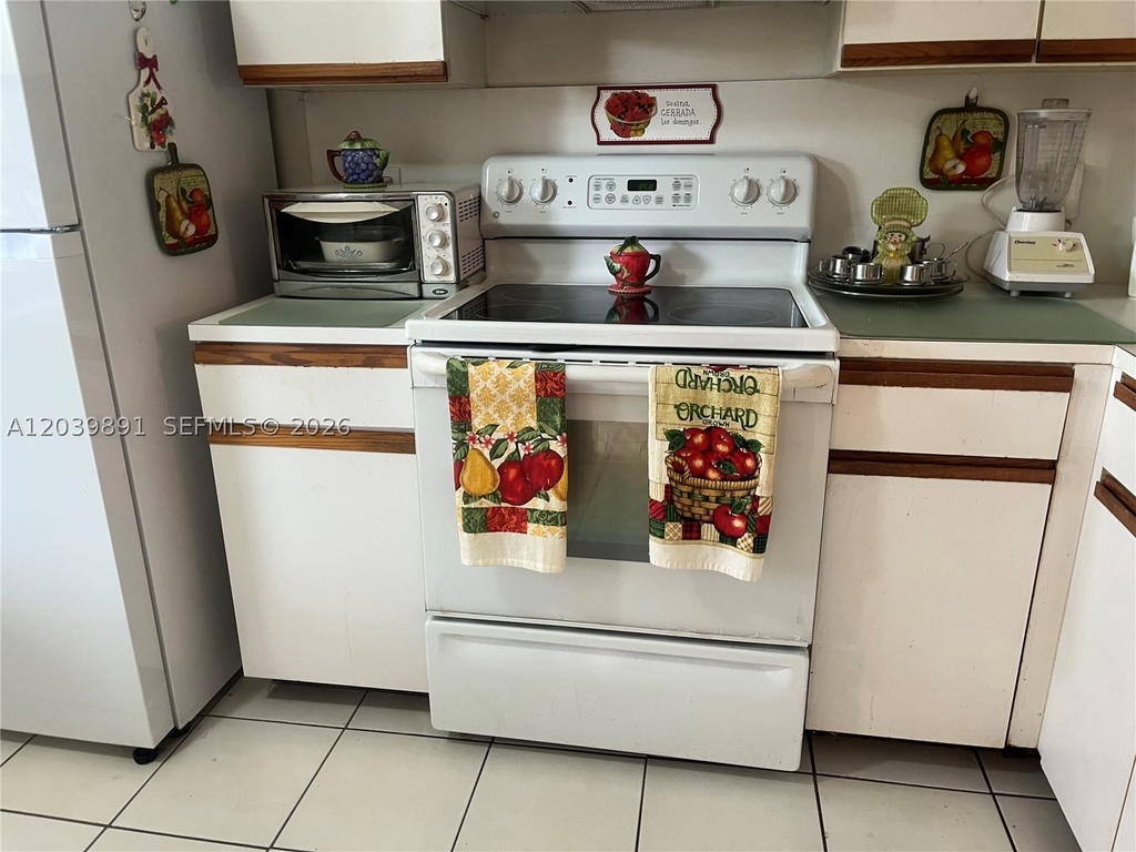 Real estate property located at 1100 128th Ter #204U, Broward, Cambridge At Century, Pembroke Pines, FL