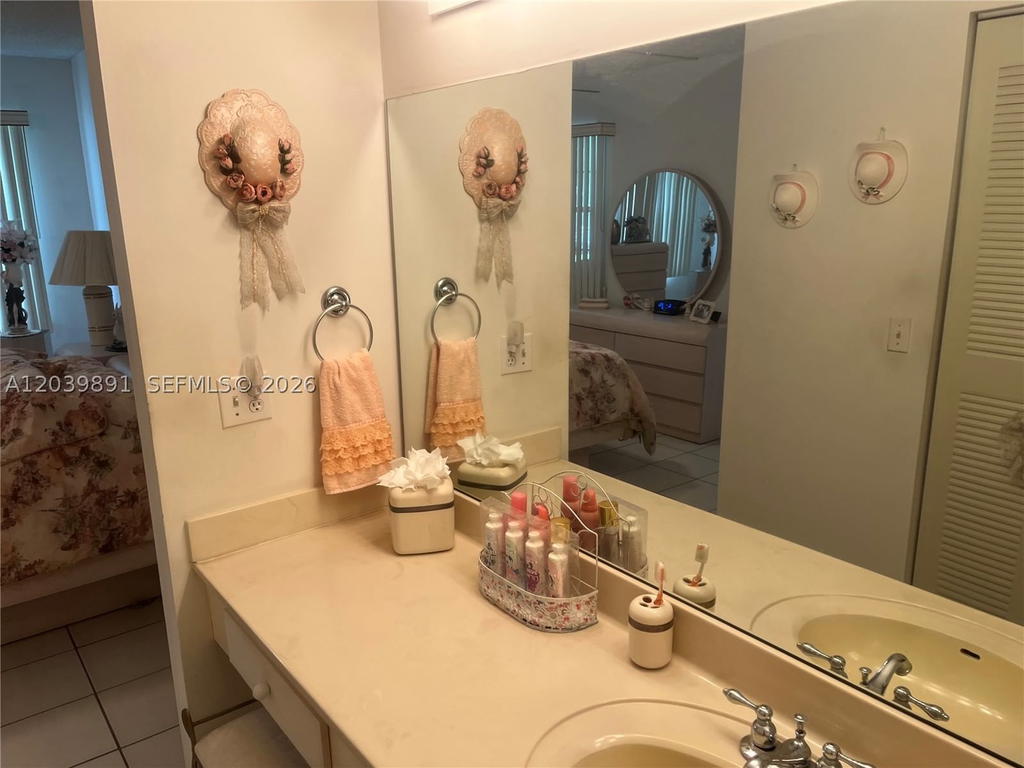 Real estate property located at 1100 128th Ter #204U, Broward, Cambridge At Century, Pembroke Pines, FL