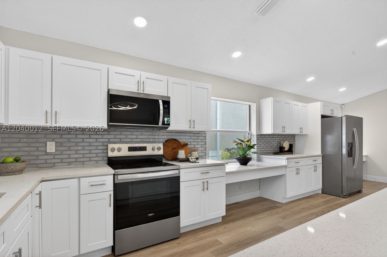 Real estate property located at 116 Bayridge Dr, Broward, The Lakes, Weston, FL