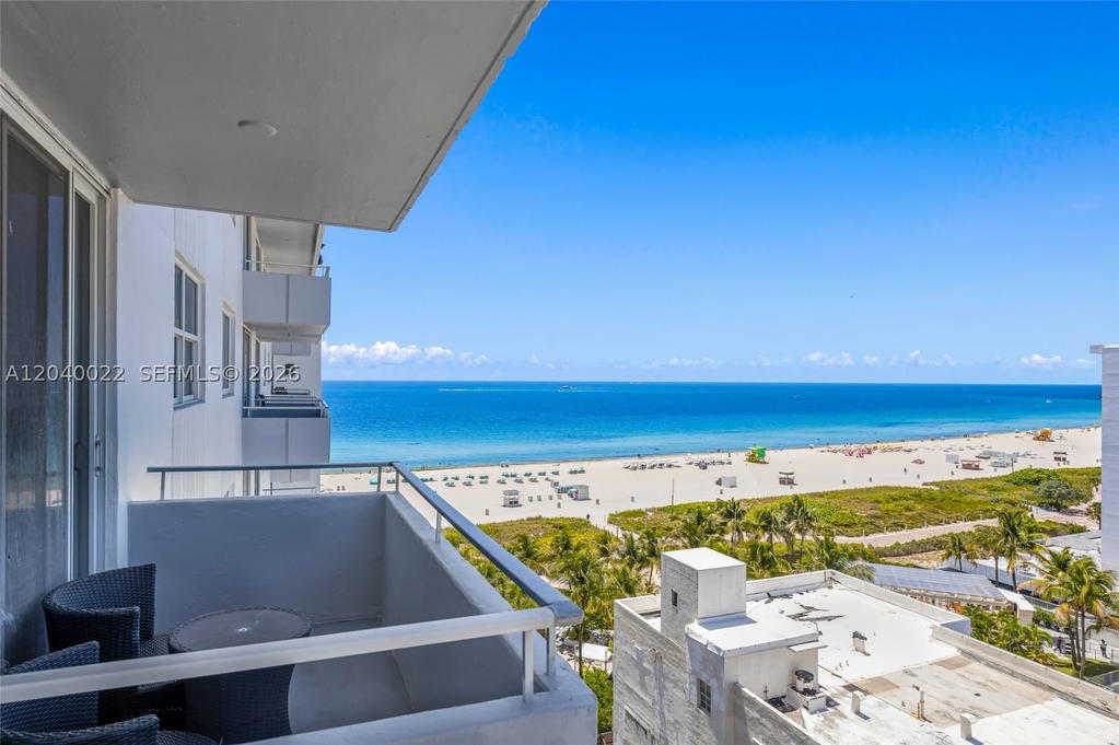 Real estate property located at 465 Ocean Dr #1009, Miami-dade, Royal Atlantic Condo, Miami Beach, FL