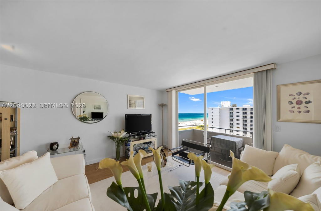Real estate property located at 465 Ocean Dr #1009, Miami-dade, Royal Atlantic Condo, Miami Beach, FL