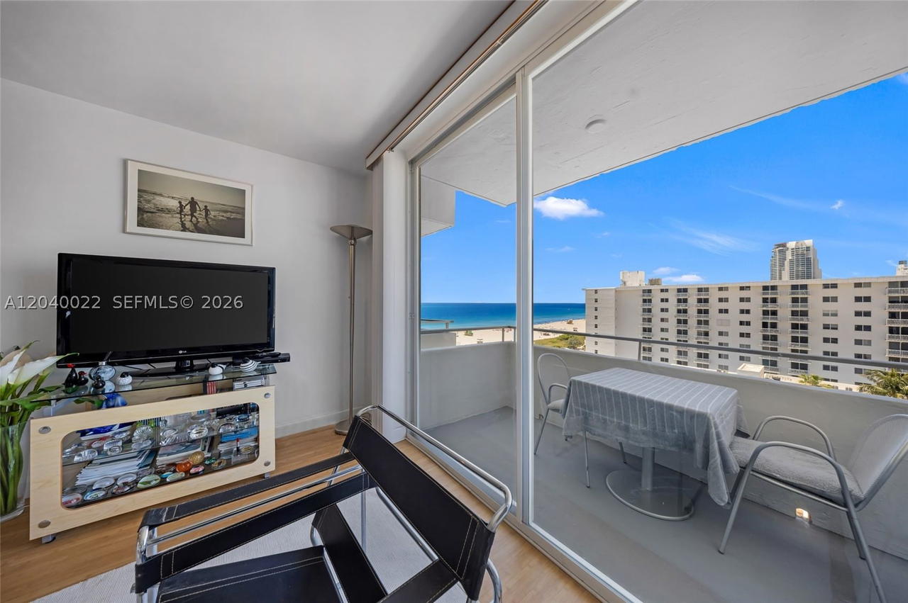 Real estate property located at 465 Ocean Dr #1009, Miami-dade, Royal Atlantic Condo, Miami Beach, FL