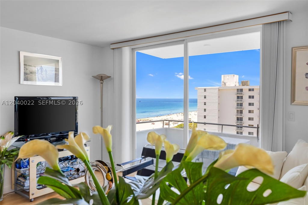 Real estate property located at 465 Ocean Dr #1009, Miami-dade, Royal Atlantic Condo, Miami Beach, FL