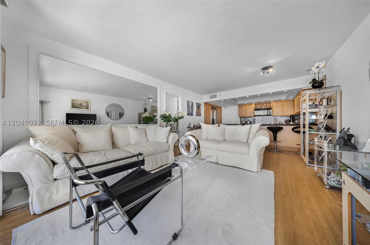 Real estate property located at 465 Ocean Dr #1009, Miami-dade, Royal Atlantic Condo, Miami Beach, FL