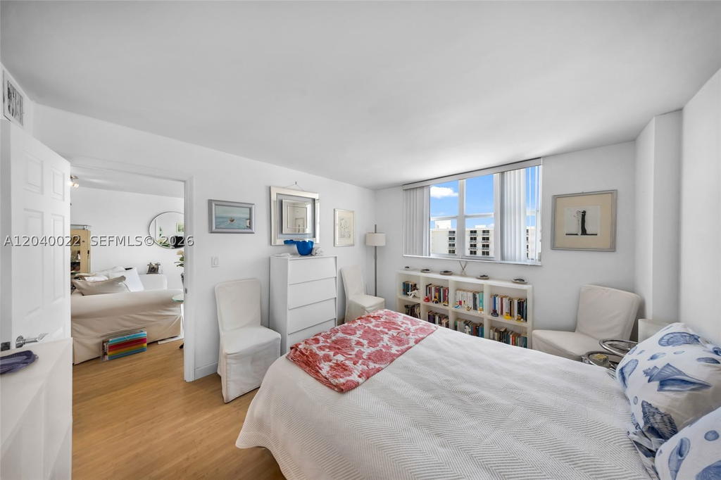 Real estate property located at 465 Ocean Dr #1009, Miami-dade, Royal Atlantic Condo, Miami Beach, FL