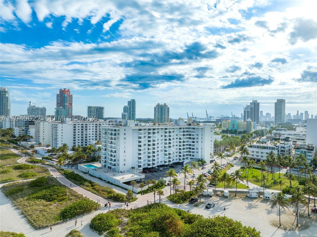 Real estate property located at 465 Ocean Dr #1009, Miami-dade, Royal Atlantic Condo, Miami Beach, FL
