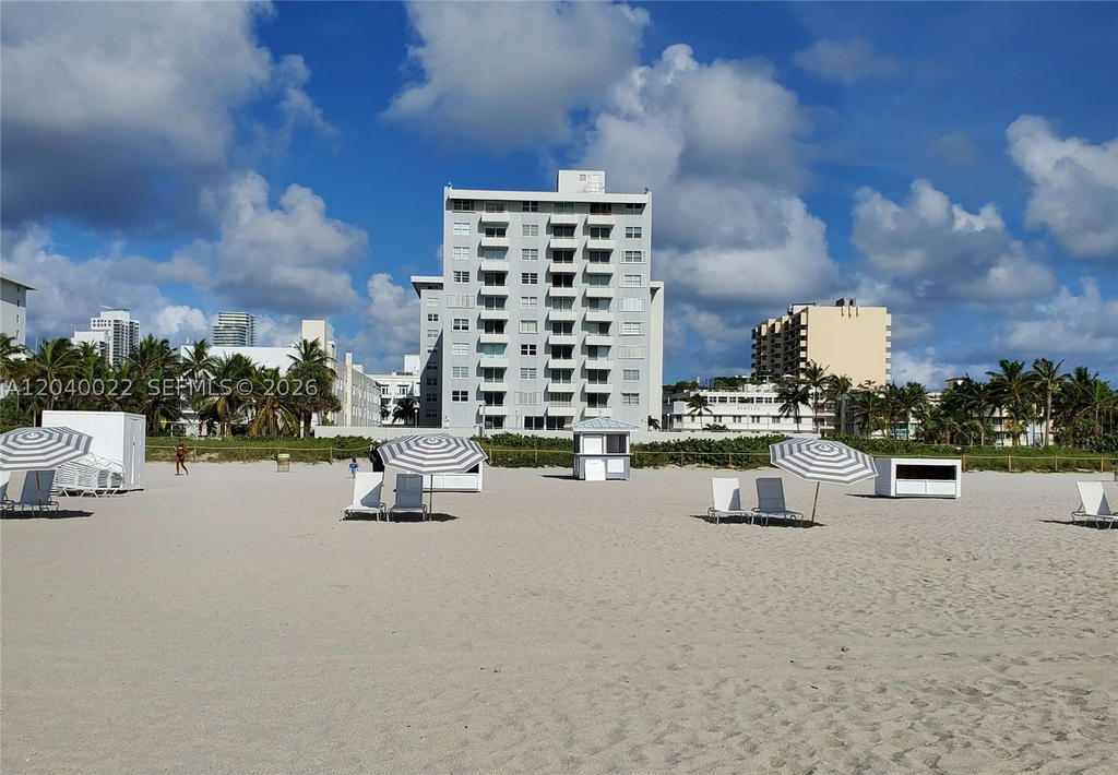 Real estate property located at 465 Ocean Dr #1009, Miami-dade, Royal Atlantic Condo, Miami Beach, FL