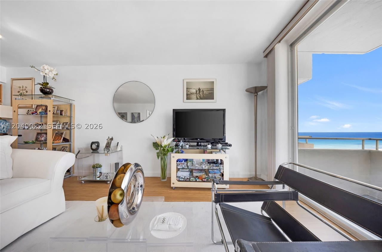 Real estate property located at 465 Ocean Dr #1009, Miami-dade, Royal Atlantic Condo, Miami Beach, FL